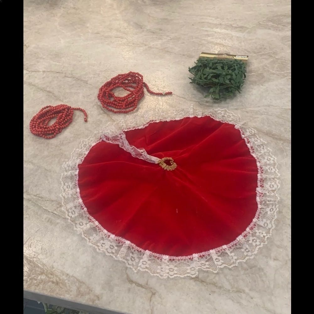 Min Christmas Tree Skirt with Garlands